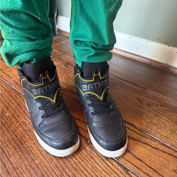 H&M Batman Black High Top Sneakers with Velcro Closure - Picture 13 of 13
